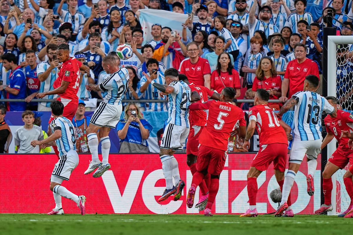 El cabezazo certero de Alexis Mac Allister para el 1-0 ante Suiza, producto de un movimiento trabajado por Walter Samuel