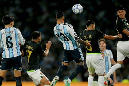 El cabezazo de Cuti Romero en el gol