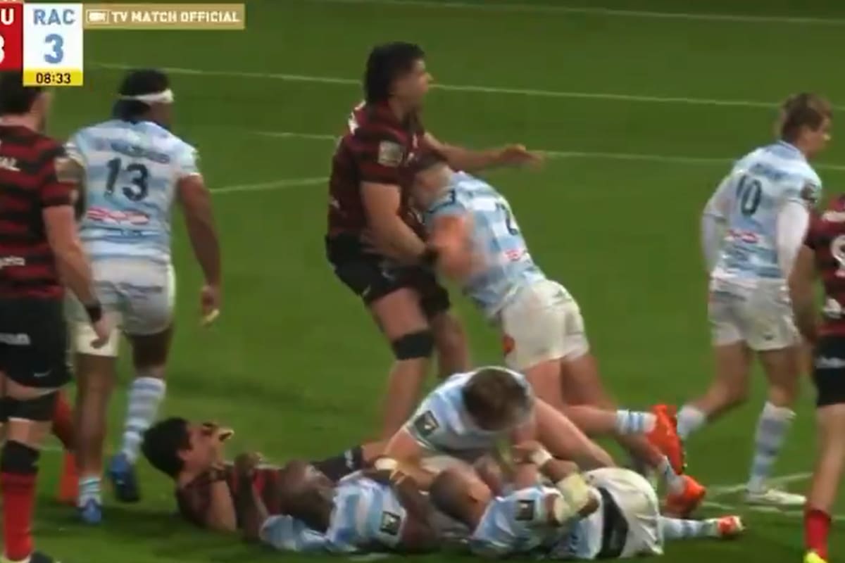 El cabezazo de Tarrit sobre el pecho de Elías, sobre el final del primer tiempo