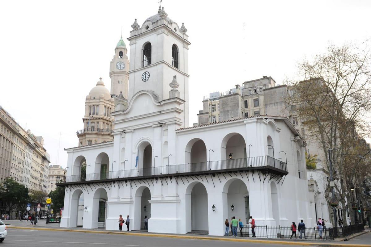 El Cabildo de la Ciudad, epicentro de la Revolución de Mayo y lugar donde actualmente se reúnen los descendientes de los líderes revolucionarios