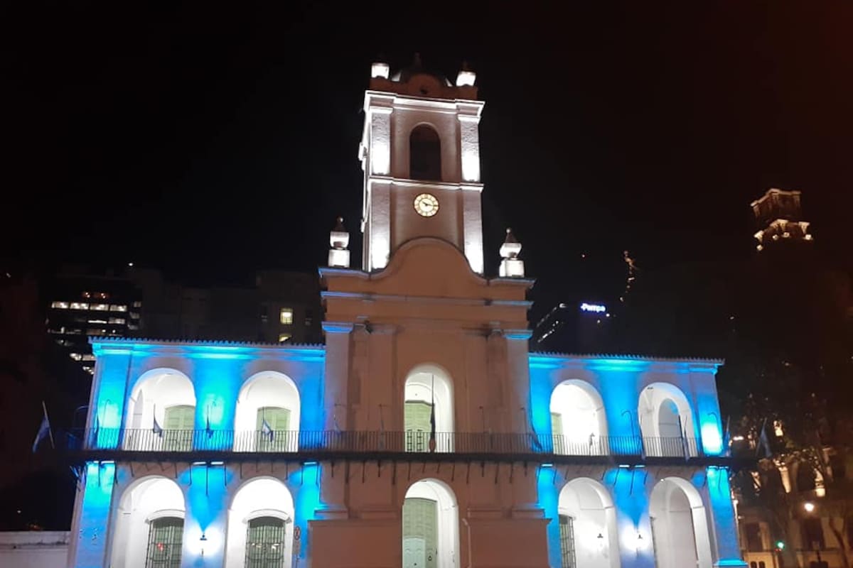 El Cabildo iluminado con los colores patrios para celebrar un nuevo 25 de Mayo