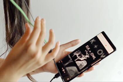 El cable inteligente de Google cuenta con un tejido con fibras especiales que pueden interpretar diversos tipos de presión y gestos para controlar las funciones de un smartphone o cualquier otro dispositivo electrónico