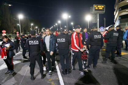 El cachéo en la entrada al estadio