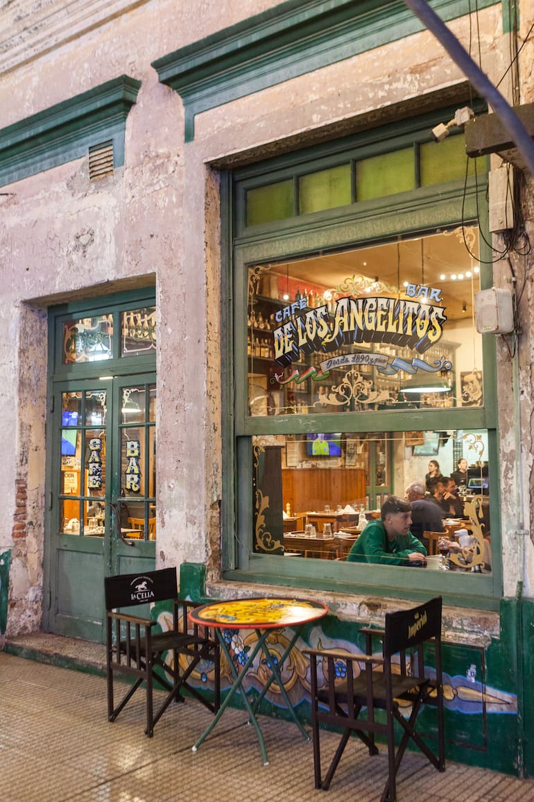El Café Bar de los Angelitos está en el centro de Baradero.