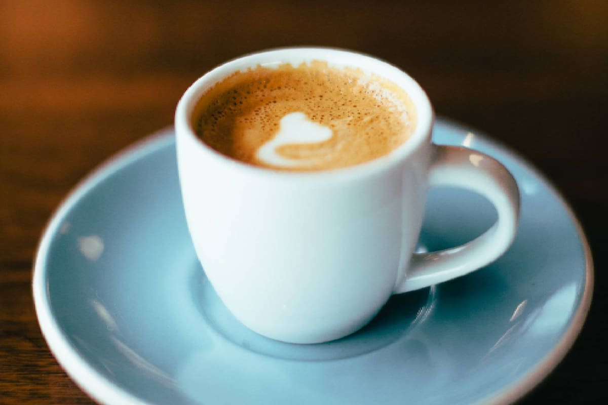 El café contiene antioxidantes que promueven la felicidad