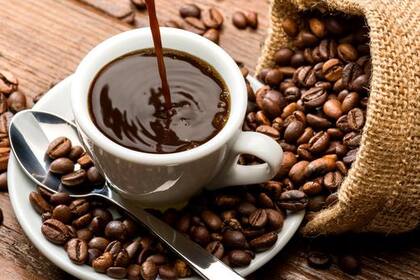 El café llega a la Argentina importado, y es uno de los productos más sensibles al movimiento del dólar oficial.