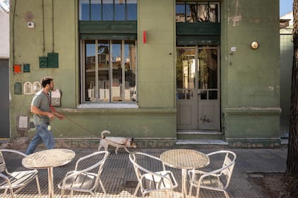 El café Mar del Plata de Martín Piroyanskly en el barrio de La Paternal.