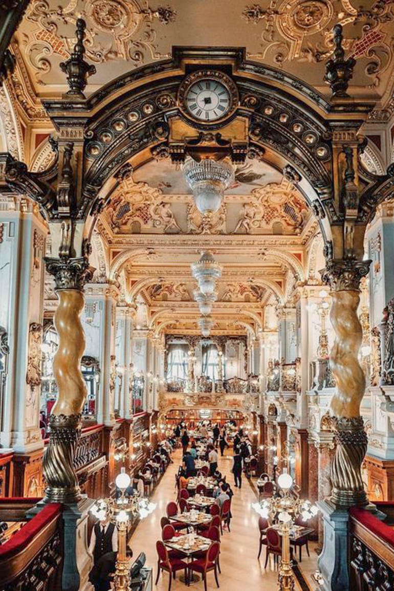 El café New York, en Budapest, es considerado uno de los más lindos del mundo.