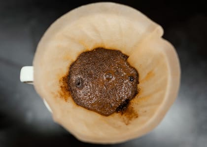 El café usado aporta nitrógeno al compost