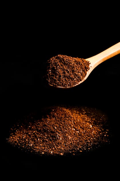 El café usado puede aplicarse en la limieza del inodoro por sus propiedades para prevenir malos olores