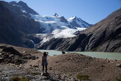 El Cagliero tiene una singular panorámica sobre la Laguna del Diablo y el cerro 30 Aniversario.