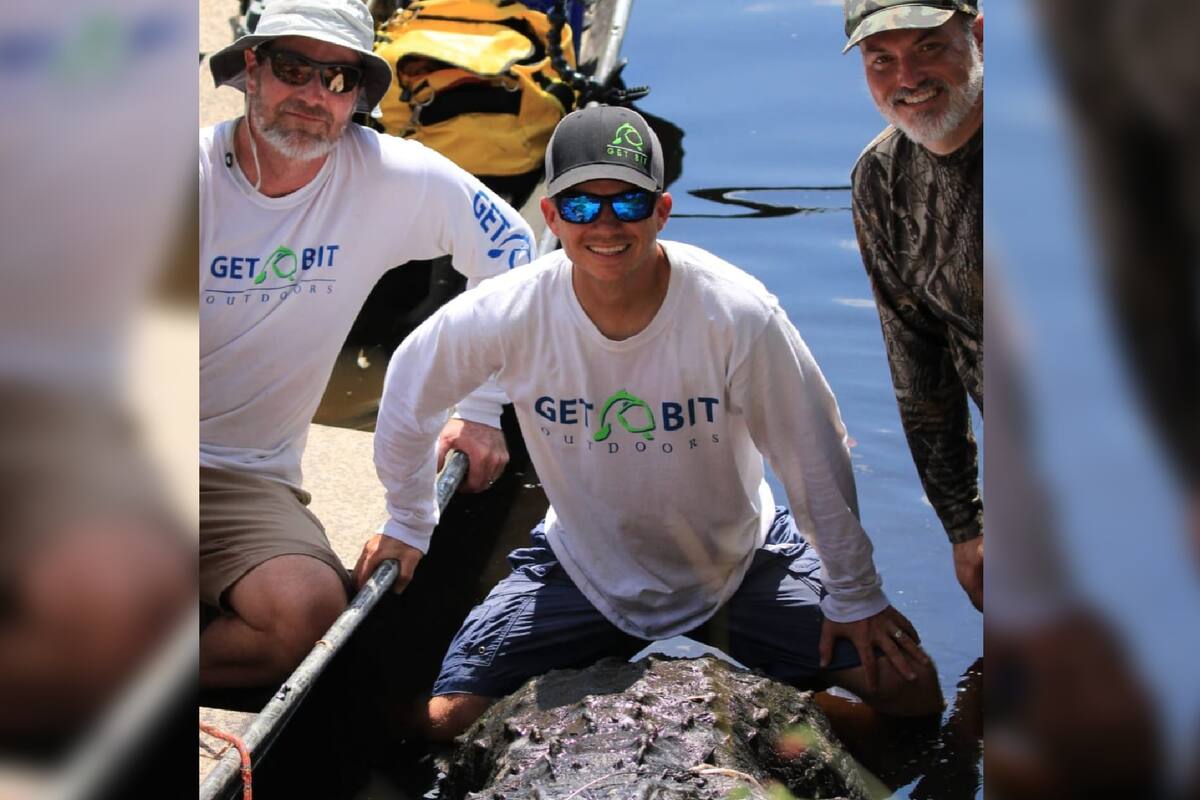 El caimán, que pesaba 417 kilos y medía casi cuatro metros de largo, sorprendió a los cazadores en Florida