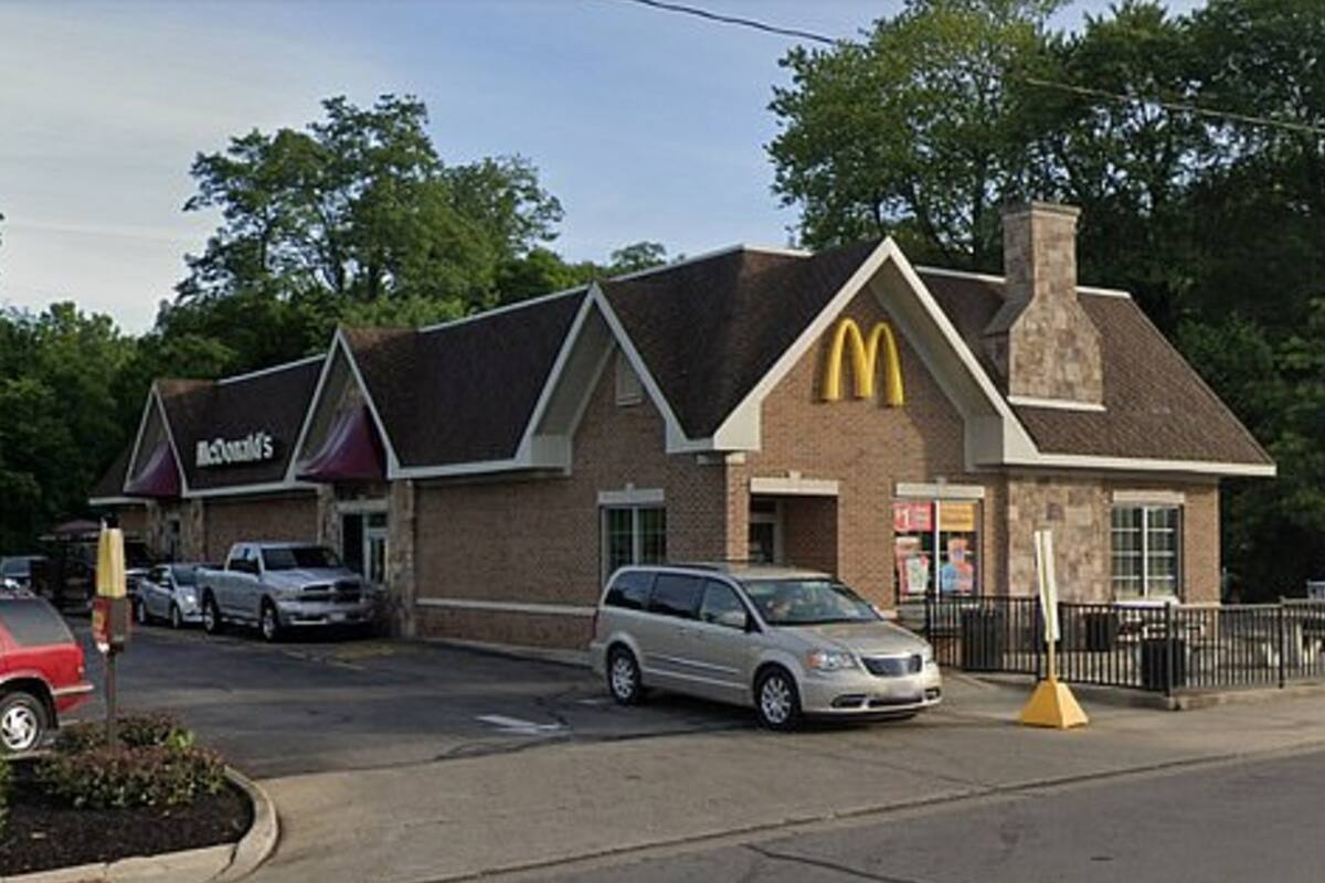 El cajero de una casa de comida rápida de EEUU pagó la cuenta de los tres hijos de la mujer porque ella había olvidado su billetera y su gesto fue generosamente recompensado días después