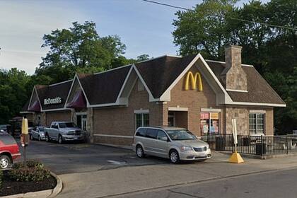 El cajero de una casa de comida rápida de EEUU pagó la cuenta de los tres hijos de la mujer porque ella había olvidado su billetera y su gesto fue generosamente recompensado días después