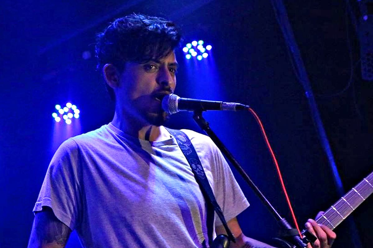 El cajero tenía 31 años y era fanático de la música y los video juegos