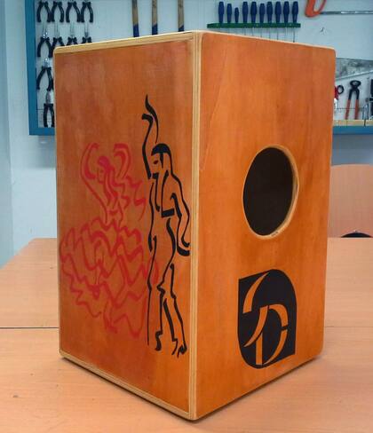 El cajón flamenco o peruano