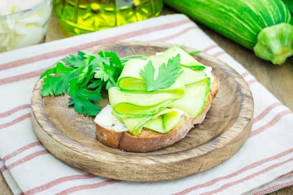 El calabacín también aporta el 25% de la cantidad diaria recomendada de vitamina C para ayudar al cuerpo a combatir los radicales libres y reducir la inflamación (Archivo)