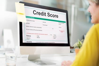 El cálculo de solvencia crediticia tiene en cuenta el historial laboral y los activos del prestatario, entre otros factores