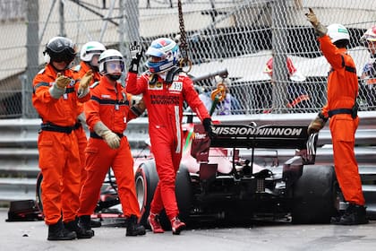 De marcar la pole a estrellar el auto: Charles Leclerc fue el piloto más rápido en 2021 en la qualy del Gran Premio de Mónaco, pero no largó la carrera por una falla en la transmisión