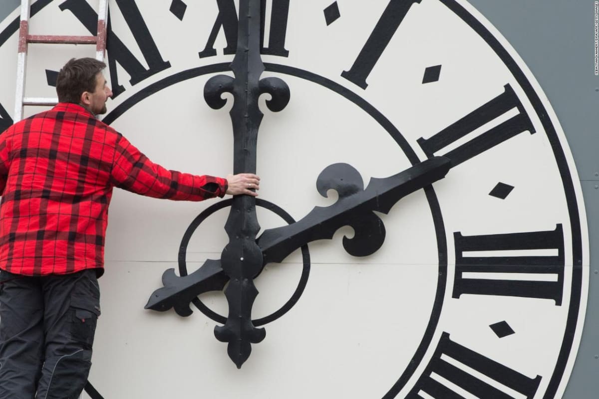 El cambio al horario de invierno en EE.UU. no solo es una cuestión de ajustar relojes, sino que encierra una larga historia llena de consideraciones (Archivo)