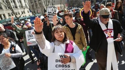 El cambio de color político en Washington “genera un marco de ansiedad” para estos inmigrantes, debido al discurso “tremendamente agresivo” de Donald Trump