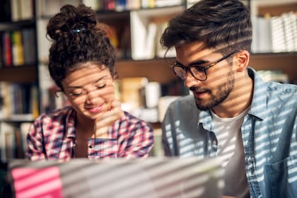 El cambio de opinión demuestra una flexibilidad cognitiva que permite adaptar el pensamiento cuando aparecen argumentos o evidencias mejores