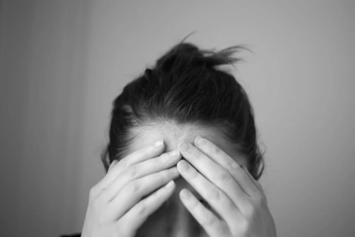 El cambio no solo es cognitivamente exigente (hay que aprender nuevas formas de hacer las cosas), sino también emocionalmente incómodo.