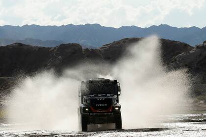 El camión de Federico Villagra, en la ruta de Chilecito a San Juan