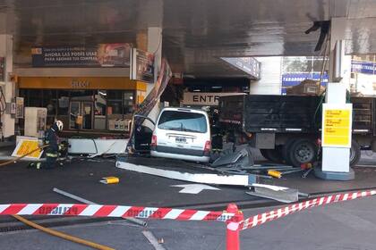 El camión impactó con la van