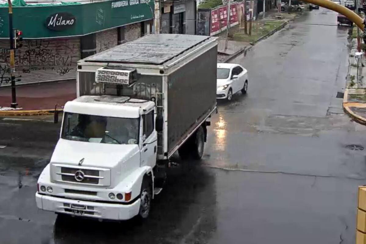 El camión que fue robado con medias reses