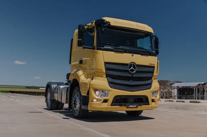El camión utiliza el nuevo motor OM 460 LA de 12,8 litros