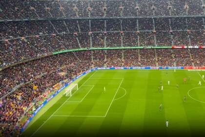 El Camp Nou cantó por Lionel Messi a los 10 minutos del clásico