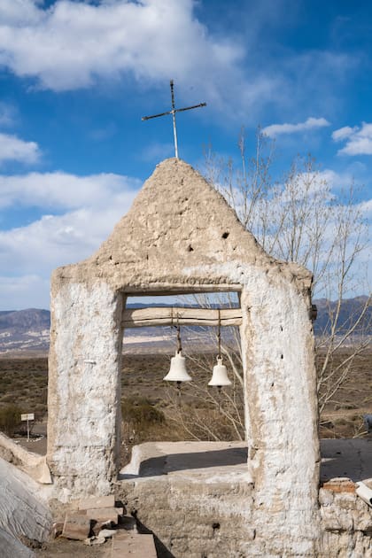 El campanario es un buen mirador de este pueblito ubicado en el valle de Pismanta