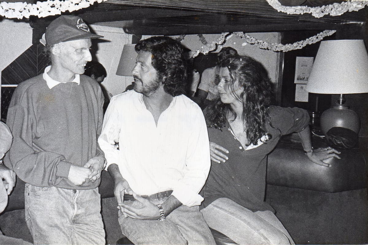 El campeón de Fórmula 1 Niki Lauda junto a Miguel Shapire, en Le Club Punta del Este