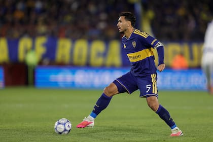 El campeón del mundo impresionó a Guillermo Barros Schelotto al verlo jugar desde cerca: "Es un jugador extraordinario, que dejó una marca en donde jugó", lo elogió.