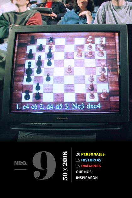 El campeón mundial de ajedrez Garry Kasparov durante el juego seis de la partida de ajedrez contra el superordenador de IBM, Deep Blue.