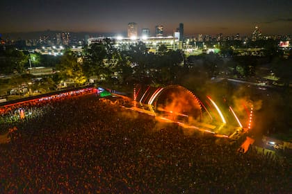 El Campo de deportes de Ciudad Universitaria fue una vez más escenario de la propuesta electrónica de Hernán Cattaneo