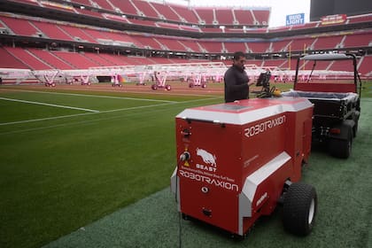 El campo del Levi's Stadium está listo para el Super Bowl LX en Santa Clara, California (AP Foto/Jeff Chiu)