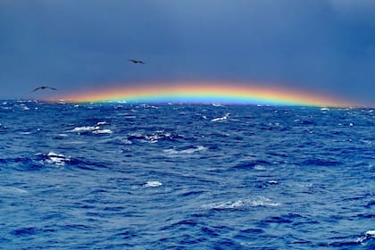 El campo magnético de la Tierra tiene un punto débil “del tamaño de Estados Unidos” que se encuentra sobre Sudamérica y el sur del océano Atlántico