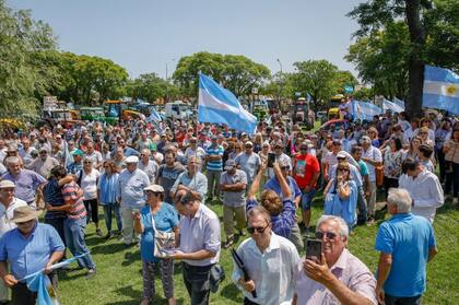 En la asamblea hubo unas 300 personas