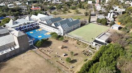 El campus fue diseñado como un “laboratorio vivo”, donde los estudiantes desarrollan proyectos ambientales vinculados con situaciones reales
