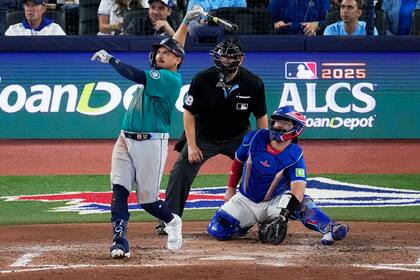 El canadiense Josh Naylor castiga a Toronto y tiene a los Marineros cerca de la Serie Mundial