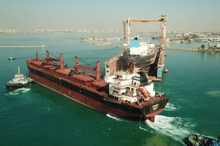 Petroleros y metaneros esquivan el mar Rojo rumbo a Europa