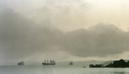 El canal de Panamá en su extensión.