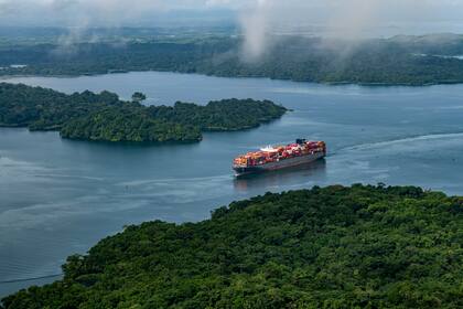 El canal de Panamá es un componente esencial del sistema de comercio mundial que lucha por adaptarse a una compleja mezcla de cambios medioambientales, geopolíticos y económicos