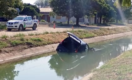 El primer día de este año, un bebé de un año falleció en un accidente ocurrido en la localidad rionegrina de Chimpay. El menor murió tras quedar atrapado en un auto Renault Sandero que volcó y cayó a un canal de riego.