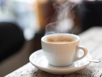 El cáncer puede prevenirse al dejar enfriar las bebidas