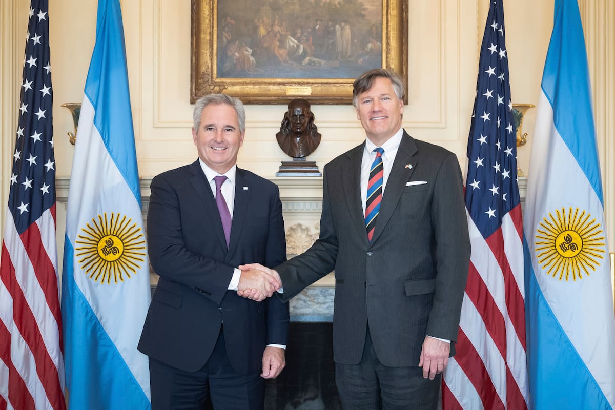 El canciller argentino, Pablo Quirno, con el subsecretario de Estado, Christopher Landau