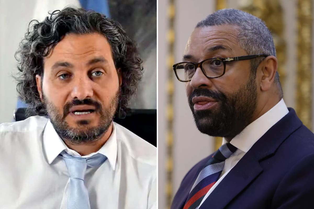El canciller argentino Santiago Cafiero junto a su par británico James Cleverly