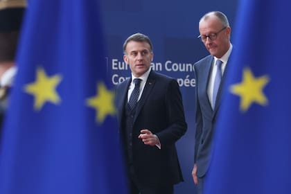 El canciller de Alemania, Friedrich Merz, a la derecha, y el presidente de Francia, Emmanuel Macron, en Bruselas, el 19 de marzo de 2026